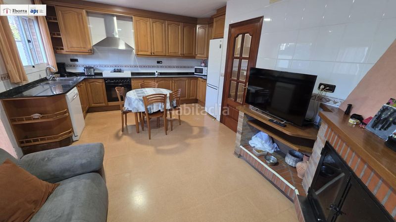 Foto 40e2a79d-ab3d-4329-a42c-dcd947bb208f. Casa adossada amb aparcament a Tordera Tordera