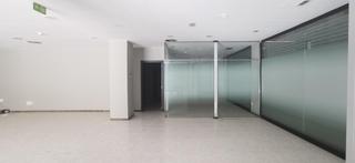 Lloguer Local Comercial a Jovara 59/61. Gran local comercial en esquina al lado del ayuntamiento