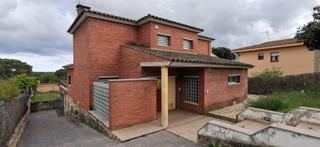 Xalet a Mas Mora-Sant Daniel. Gran casa de 532 m2 construidos con piscina y jardín