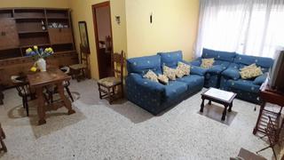 Pis a Yecla. Piso 5 habitaciones con ascensor en el centro de yecla