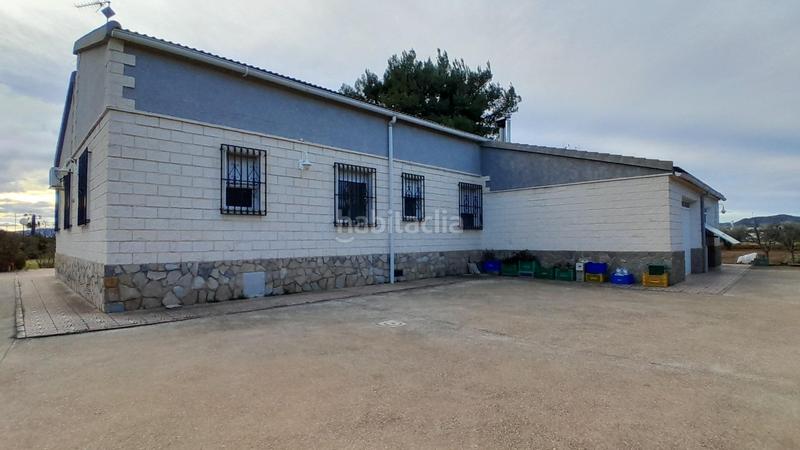 Foto c73880c4-2f34-44ec-a960-c80fc4987aad. Chalet  con piscina a 1 km en Yecla