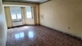Etagenwohnung in Yecla. Piso 2º con 4 habitaciones en yecla