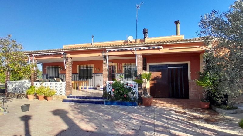 Foto 8e932364-7456-4815-b22f-4602f6aa9e8b. Chalet  con piscina en Yecla