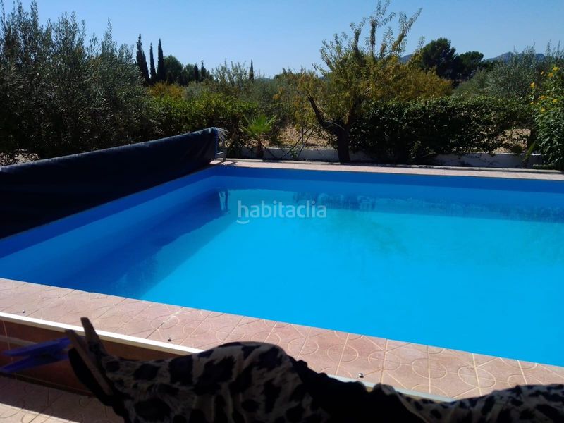 Foto 98e2c26a-7b5c-4325-af97-8f3d6f7684bf. Chalet  con piscina en Yecla