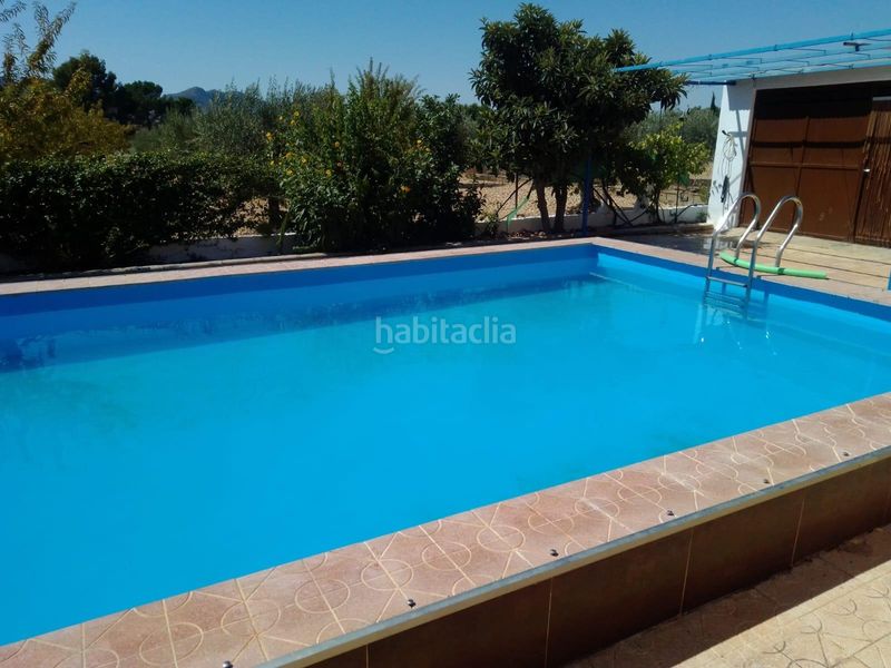 Foto c097cee6-be40-4d5b-bf1b-a144026ce03f. Chalet  con piscina en Yecla