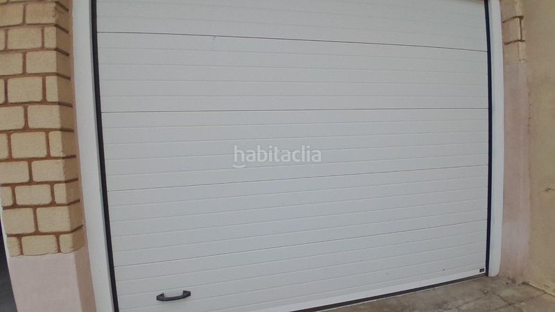 Foto a903a5ed-fc99-4ba9-914e-f52a75c9243b. Aparcament cotxe a Yecla