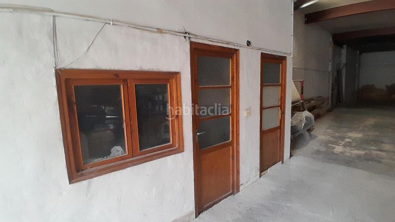 Foto ecdbe64e-6f7d-464c-a1e3-fce2c95f91c1. Aparcament cotxe a Yecla