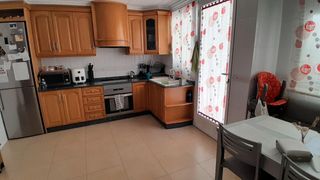 Casa adossada a Yecla. Casa independiente con 2 plazas de garaje en yecla