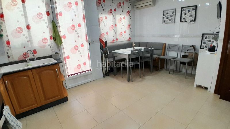 Foto a6649b8f-4488-4afe-b143-8ecc43ddb3af. Casa adossada amb aparcament a Yecla