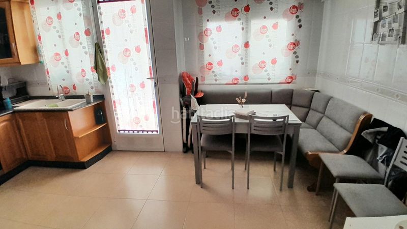 Foto ddbe990a-b90f-402f-af32-fa43a1213a58. Casa adossada amb aparcament a Yecla