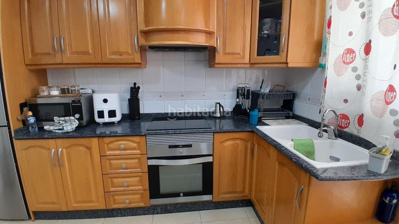 Foto f802f238-1c71-4fba-a0db-c6ef62cfe8b7. Casa adossada amb aparcament a Yecla