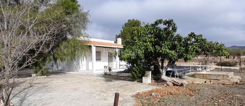 Foto 0935f746-3d41-4123-beb4-c3a4867626be. Chalet  con piscina a 1,5 km en Yecla