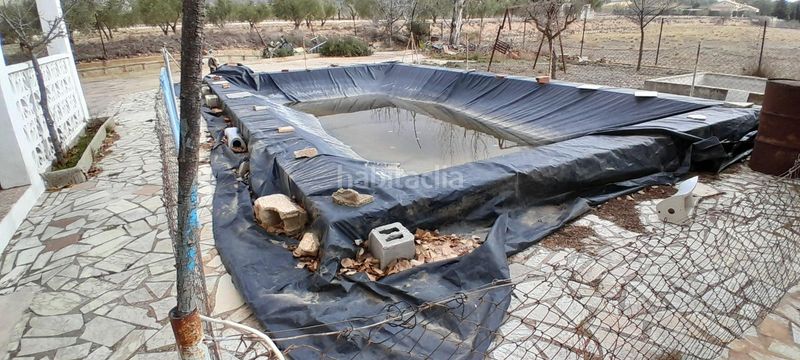 Foto 4d874ff8-bcfe-43fd-b438-deb389cbe308. Chalet  con piscina a 1,5 km en Yecla