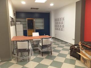 Local Comercial en Yecla. Local comercial junto a correos en yecla