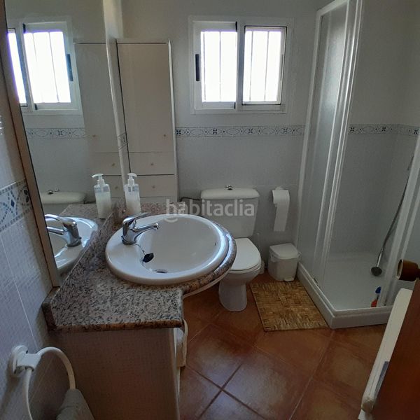 Foto 1733c054-98ca-4352-a166-c24c50b52361. Casa amb aparcament a Yecla