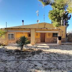 Maison à Yecla. Chalet junto  a la montaña en yecla