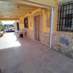 Casa a Yecla. Chalet junto  a la montaña en yecla
