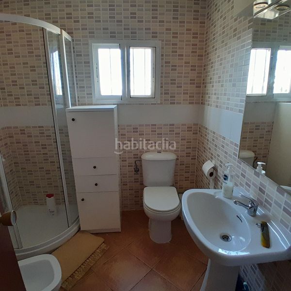 Foto aa207c0d-1ba3-46a2-950a-4d3d0887cc7f. Casa amb aparcament a Yecla