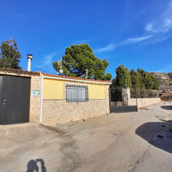 Foto b6439ed7-cf69-431d-a49f-d8e1363ddc37. Casa amb aparcament a Yecla