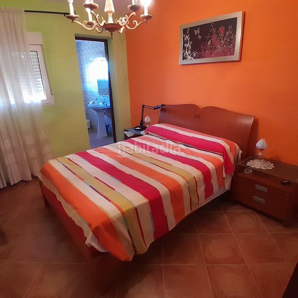 Foto fd046a33-41ac-4fd0-9fd1-bcc715409050. Casa amb aparcament a Yecla