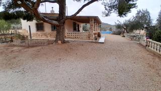 Casa en Yecla. Casa de campo con piscina en yecla