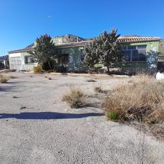 Nau industrial a Yecla. Nave  chalet linea carretera en yecla