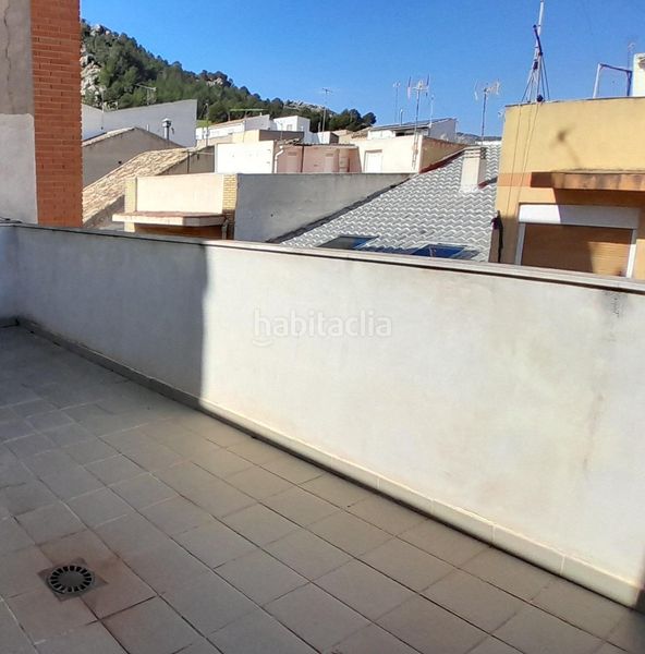 Foto 8e851fd8-b640-4fff-91b9-6b92a9b00cca. Casa  con garaje y ascensor en Yecla