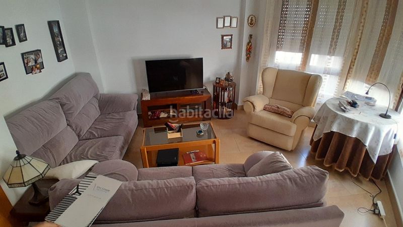 Foto c8426ab8-7801-4837-85a1-0c9205e0b771. Casa  con garaje y ascensor en Yecla