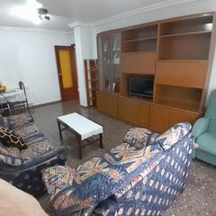 Pis a Yecla. Piso  4 habitaciones centrico en yecla