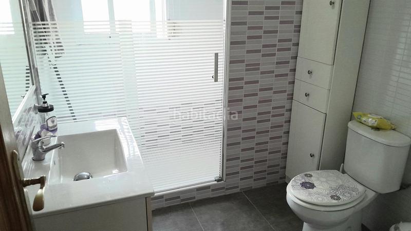 Foto 9f576e7c-bcee-4947-906e-d43439292ee3. Chalet  reformado junto a en Yecla