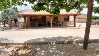 Chalet in Yecla. Chalet con encanto a 3 km de  yecla