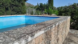 Xalet a Yecla. Chalet con piscina a 8 km de yecla junto a la montaña