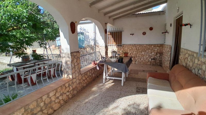 Foto f126fc28-c66d-4f9d-af27-3e6db5742680. Xalet amb aparcament piscina a Yecla