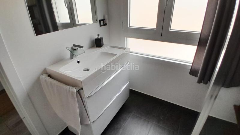 Foto b38ec28f-51fe-460b-bbde-704ae4ed456e. Casa  moderna con garaje en Yecla