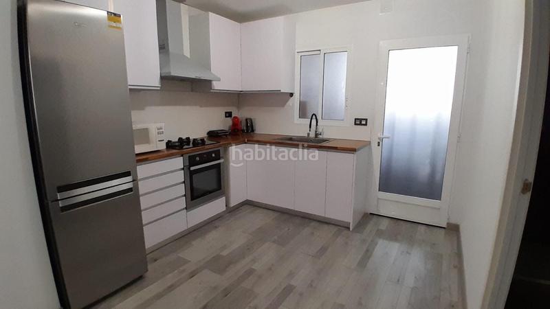 Foto f74868fe-5585-4b5c-ba19-13439bc94873. Casa  moderna con garaje en Yecla