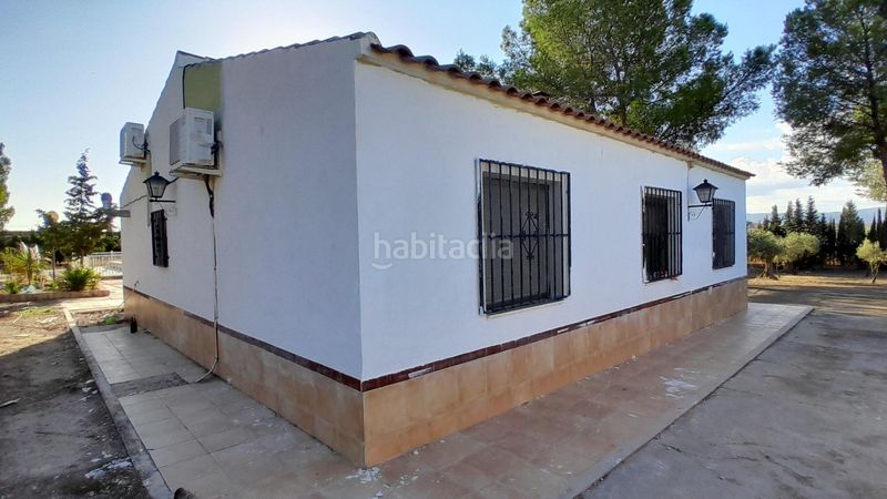 Foto 12da4a88-b6c5-43aa-89f2-bf9d7c2a8ed9. Chalet  con piscina en Yecla