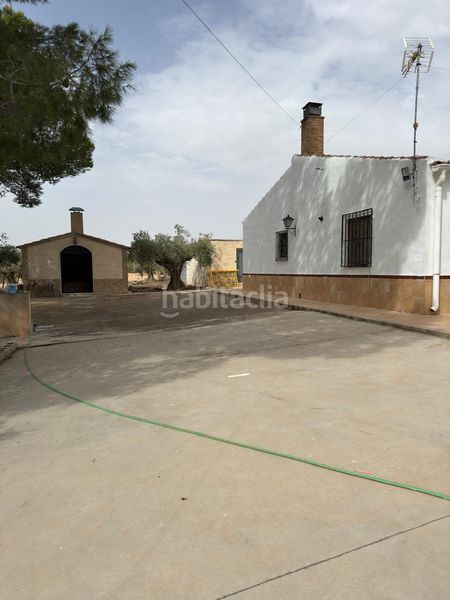 Foto 5d67c6ae-9b4e-4027-b65d-32c8a448b514. Chalet  con piscina en Yecla