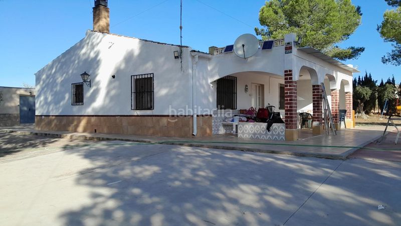 Foto 5e65aad9-04d6-41ef-8da9-6ea90c6c103f. Chalet  con piscina en Yecla