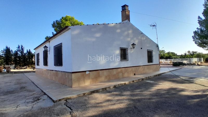 Foto ea2f28fa-205e-4803-9526-053e9b1deac5. Chalet  con piscina en Yecla