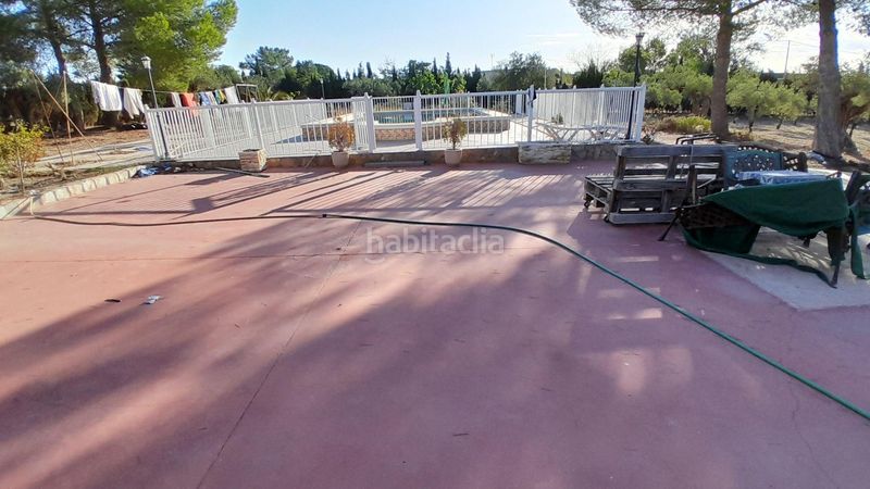 Foto fa1609bd-4cdf-48ab-b180-5230dd79c89b. Chalet  con piscina en Yecla