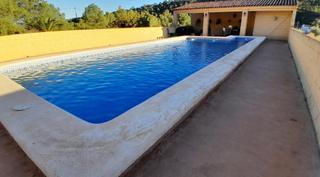 Casa a Yecla. Chalet con piscina en yecla