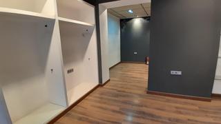 Local commercial à Yecla. Local comercial y vivienda en bajo en yecla