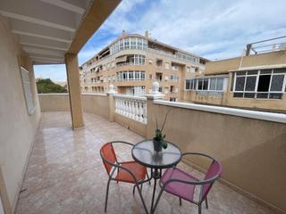Àtic a Calle calera la 12. Ático con gran terraza y vistas al parque en torrevieja
