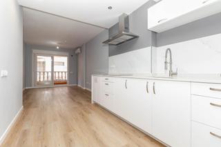 Apartamento en Gaspar Perelló. Apartamento reformado a estrenar a 50 metros de la playa de la m