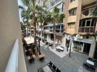 Apartament a Calle canonigo torres 22. 4 dormitorios en el corazón de torrevieja