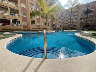 Apartament en Calle calle de san julin 46. Apartamento en pleno centro de torrevieja con plaza de garaje y