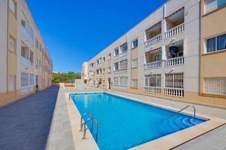Dachwohnung en Calle calera la 12. tico con gran terraza y vistas al parque en torrevieja