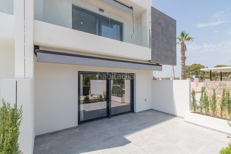 Foto 68737a21-7dd0-49fd-999c-e2f5ffd396aa. Casa amb aparcament piscina a Los Balcones-Los Altos Torrevieja