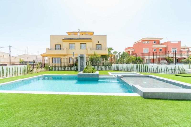 Foto bc66ce24-507f-418b-88b8-3a3a19655353. Casa amb aparcament piscina a Los Balcones-Los Altos Torrevieja