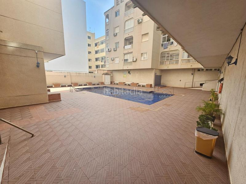 Foto a828ccde-c1cf-409d-a3f1-25c75593773a. Apartamento en calle beniajan 16 apartamento a pocos metros del mar con piscina comunitaria en Torrevieja